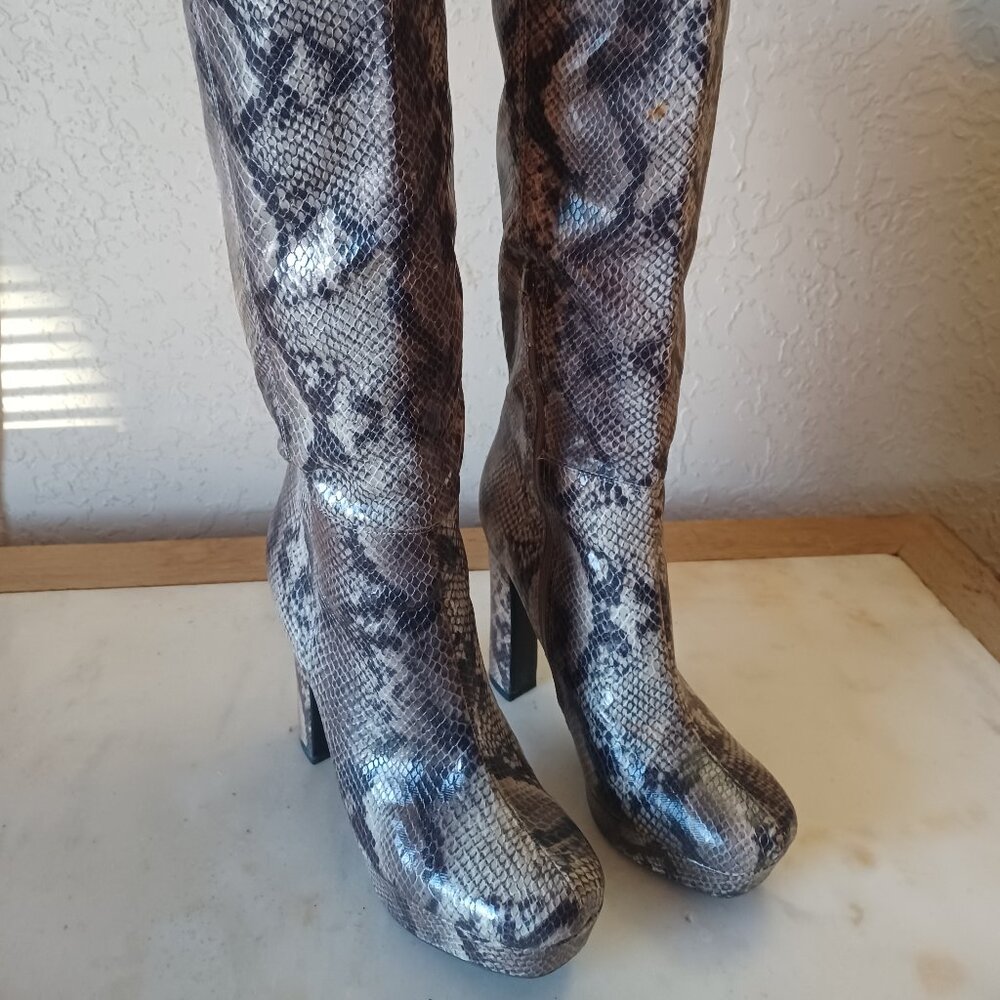 Worthington Women’s Snake Skin Print Knee High Boots Size 9M Preowned 20" Tall